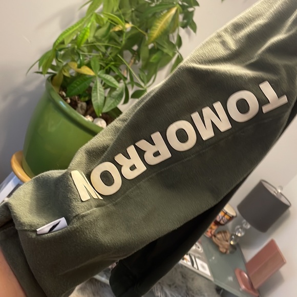 Publish Long sleeve - Picture 3 of 5